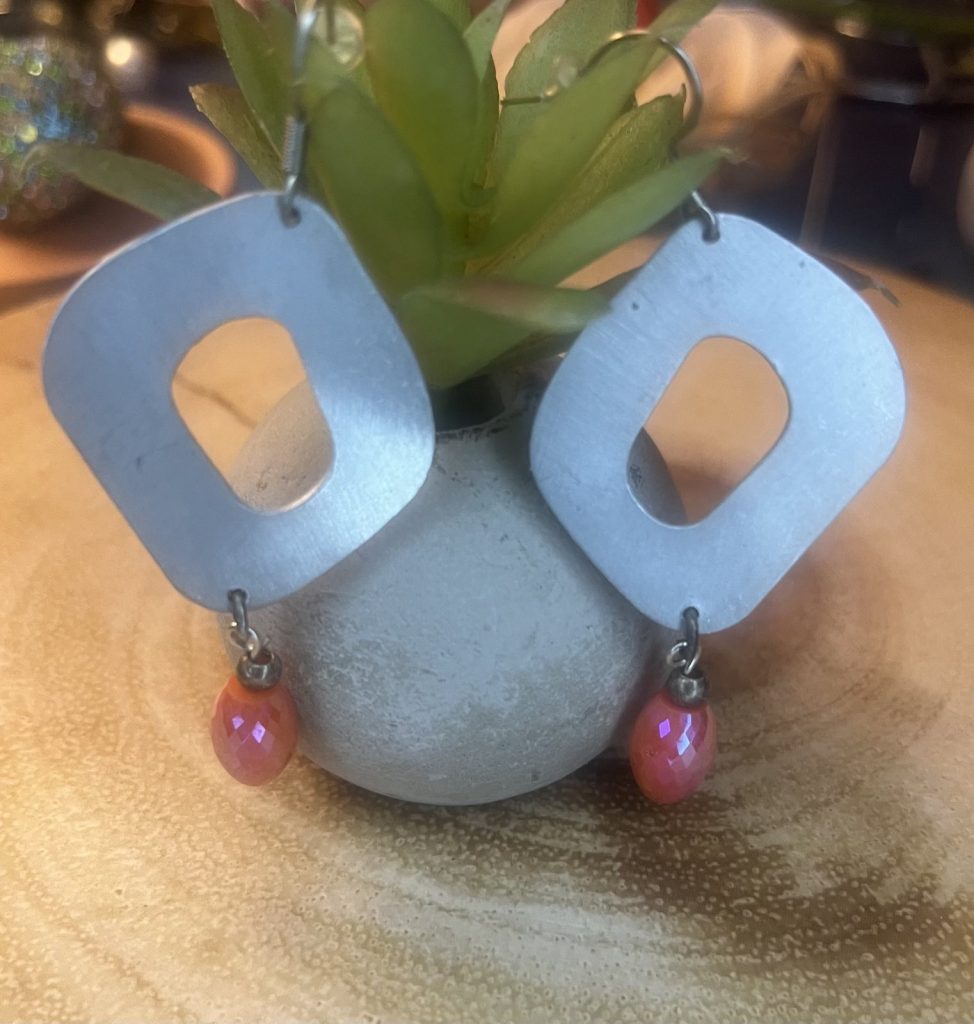 ✨ UShine.gr: Ατσάλινα γεωμετρικά σκουλαρίκια με κρεμαστή πορτοκαλί πέτρα No 1253