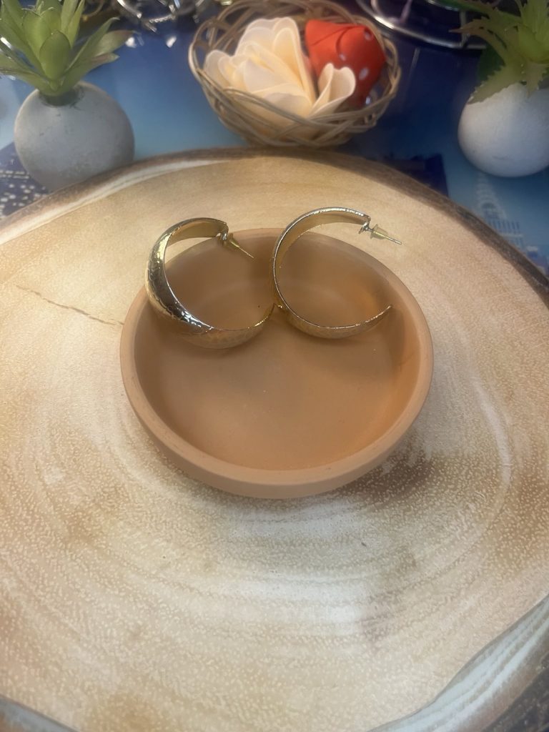 ✨ UShine.gr: Ατσάλινα χρυσά σκουλαρίκια με hammered υφή No 1255