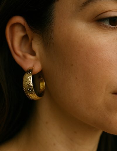 ✨ UShine.gr: Ατσάλινα χρυσά σκουλαρίκια με hammered υφή No 1255