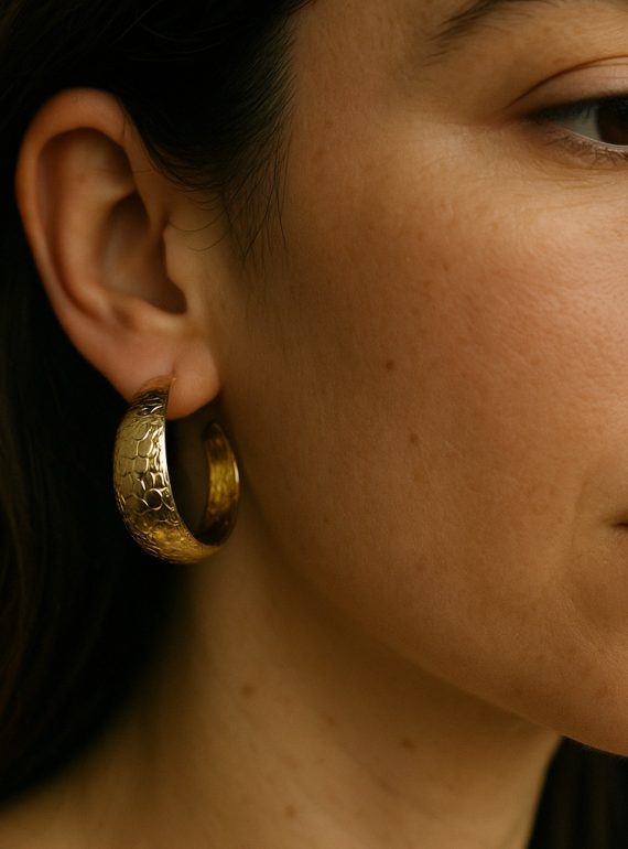 ✨ UShine.gr: Ατσάλινα χρυσά σκουλαρίκια με hammered υφή No 1255