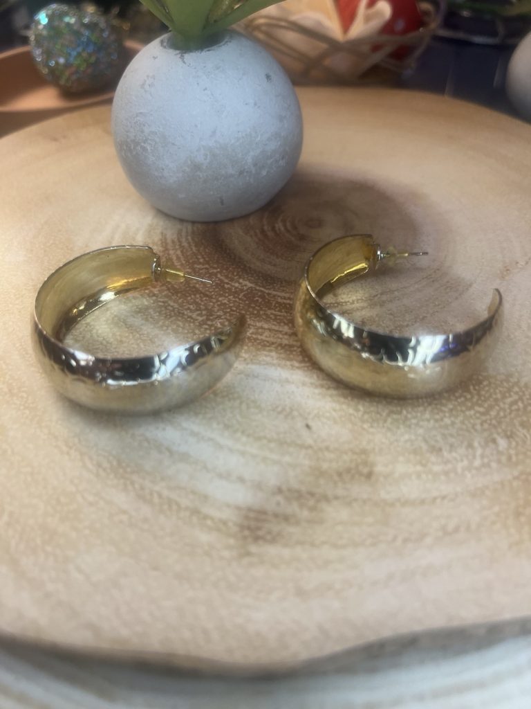 ✨ UShine.gr: Ατσάλινα χρυσά σκουλαρίκια με hammered υφή No 1255