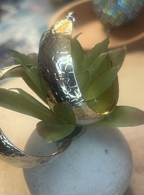 ✨ UShine.gr: Ατσάλινα χρυσά σκουλαρίκια με hammered υφή No 1255