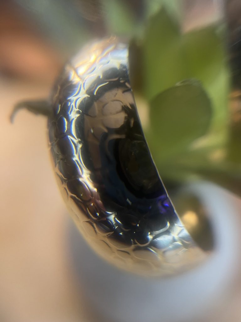 ✨ UShine.gr: Ατσάλινα χρυσά σκουλαρίκια με hammered υφή No 1255