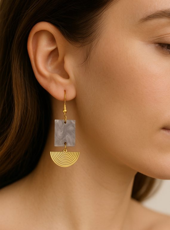 ✨ UShine.gr: Κρεμαστά σκουλαρίκια με γκρι μαρμάρινη όψη & χρυσό γεωμετρικό στοιχείο No 1261