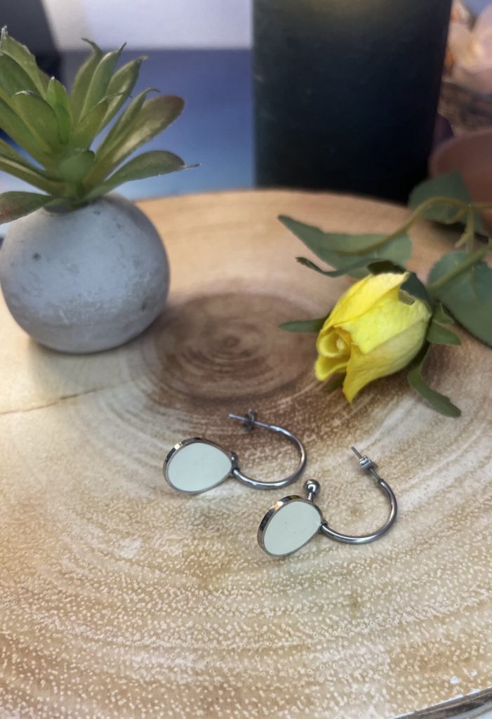 ✨ UShine.gr: Ατσάλινοι κρίκοι με μίνιμαλ λευκή σταγόνα No 1268