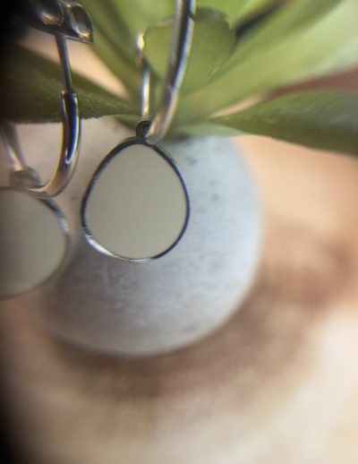 ✨ UShine.gr: Ατσάλινοι κρίκοι με μίνιμαλ λευκή σταγόνα No 1268