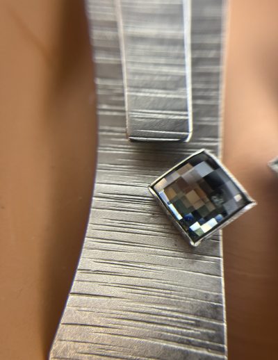 ✨ UShine.gr: Χειροποίητα statement σκουλαρίκια με τετράγωνη κρυστάλλινη λεπτομέρεια No 1274