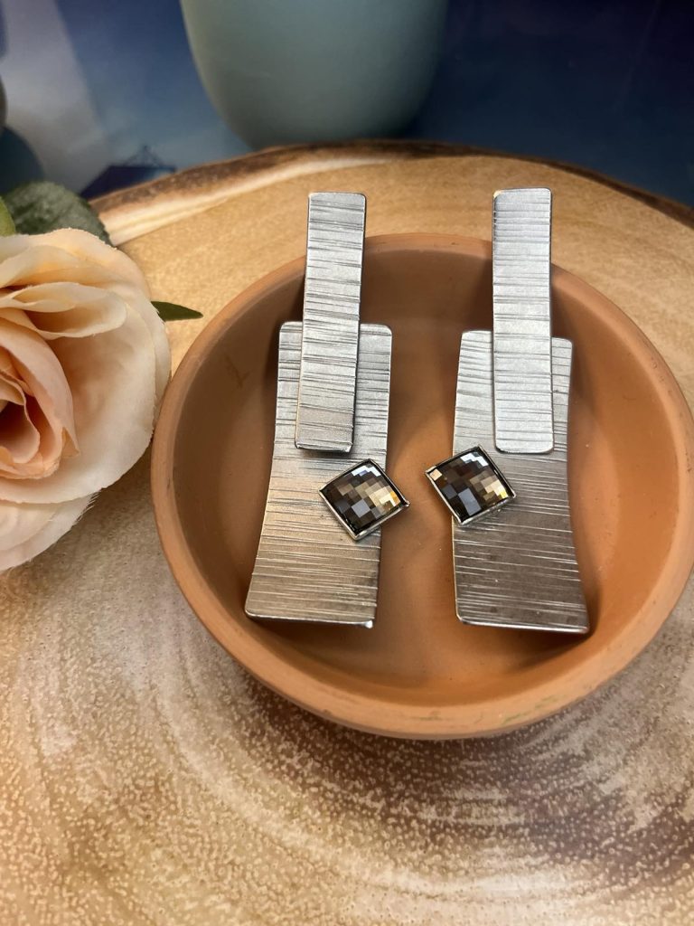 ✨ UShine.gr: Χειροποίητα statement σκουλαρίκια με τετράγωνη κρυστάλλινη λεπτομέρεια No 1274