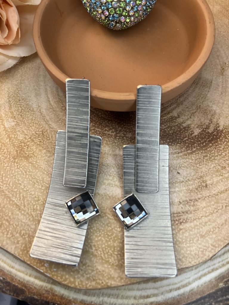 ✨ UShine.gr: Χειροποίητα statement σκουλαρίκια με τετράγωνη κρυστάλλινη λεπτομέρεια No 1274