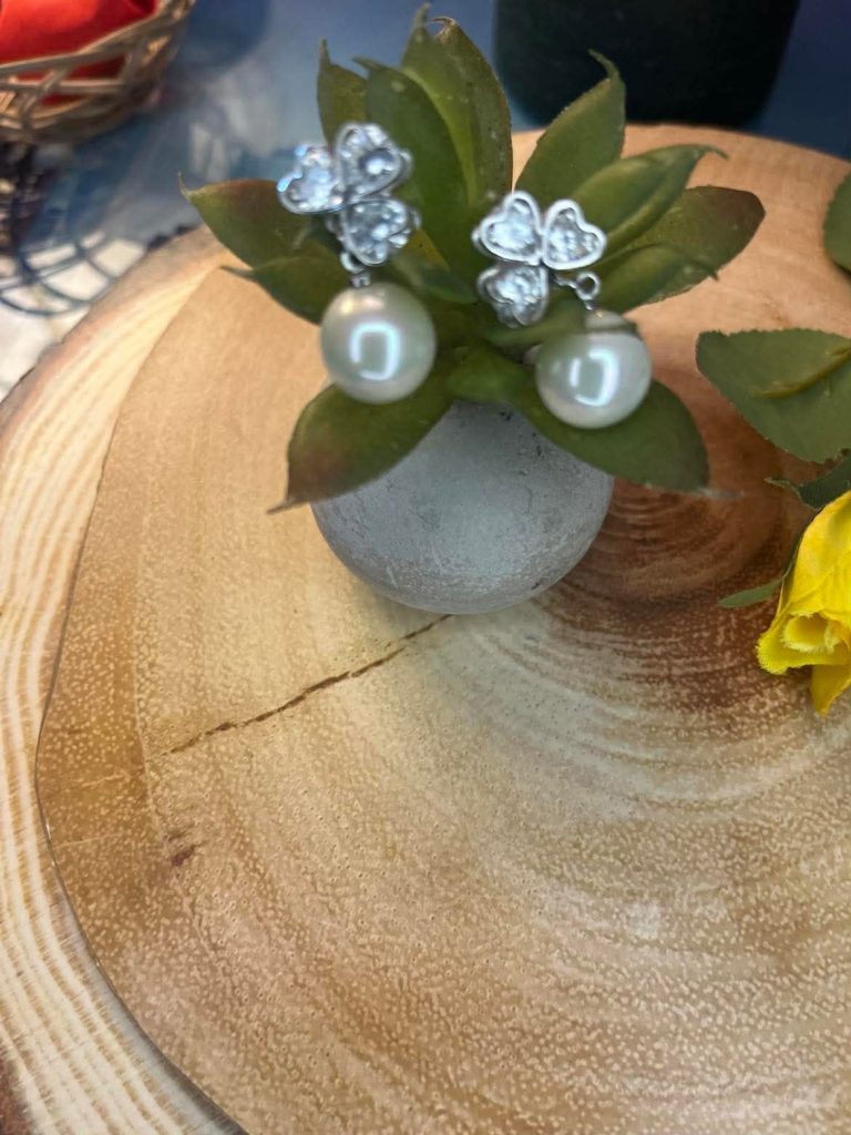 ✨ UShine.gr: Ασημένια σκουλαρίκια με μαργαριτάρι & τριφύλλι καρδιά No 1281