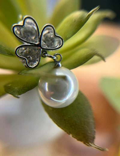 ✨ UShine.gr: Ασημένια σκουλαρίκια με μαργαριτάρι & τριφύλλι καρδιά No 1281