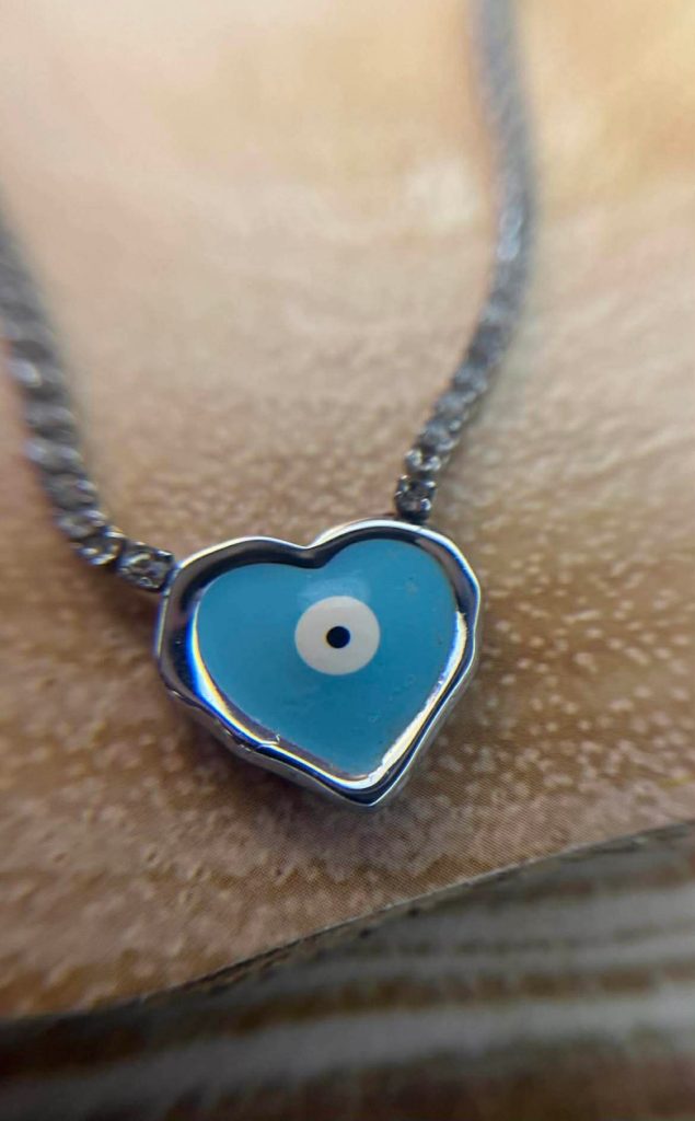 ✨ UShine.gr: Ατσάλινο κολιέ με ματάκι σε γαλάζια καρδιά No 1288
