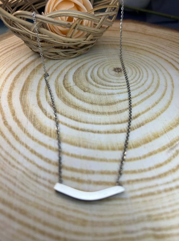 ✨ UShine.gr: Ατσάλινο κολιέ με καμπύλη μπάρα – minimal & κομψό design No 1292