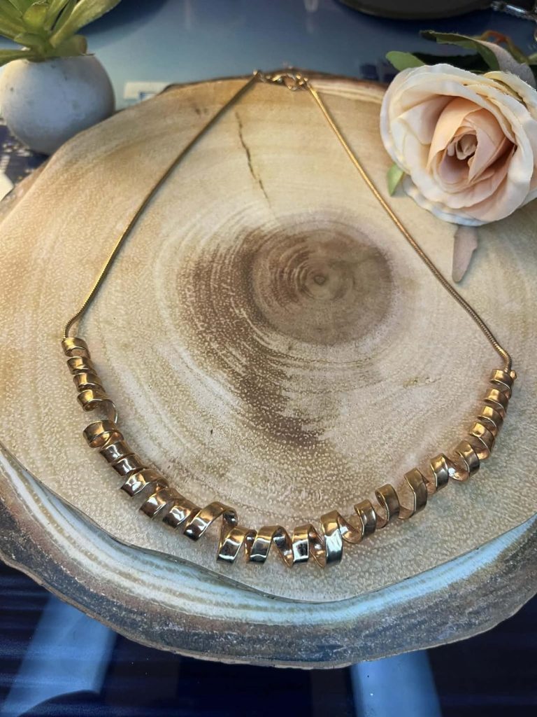 ✨ UShine.gr: Ατσάλινο μακρύ κολιέ με χρυσό spiral μοτίφ No 1294