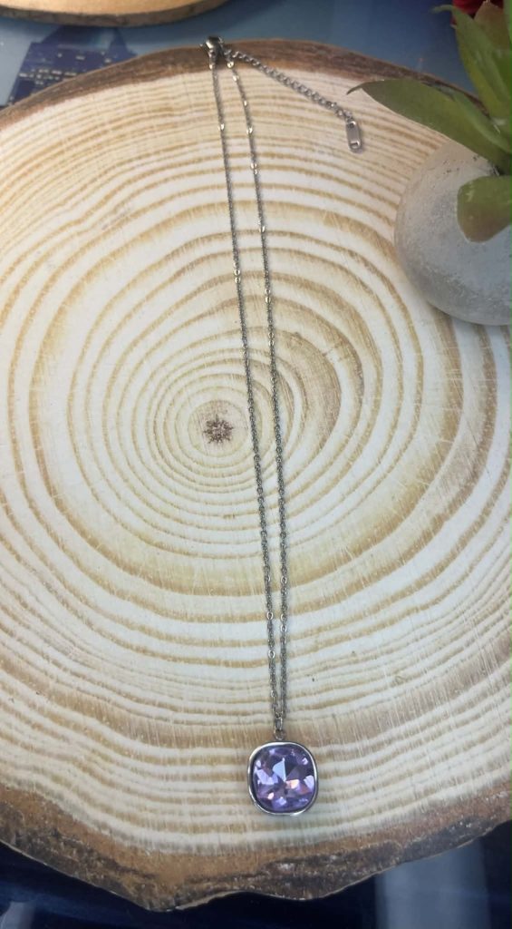 ✨ UShine.gr: Ατσάλινο κολιέ με μωβ τετράγωνο κρύσταλλο No 1304