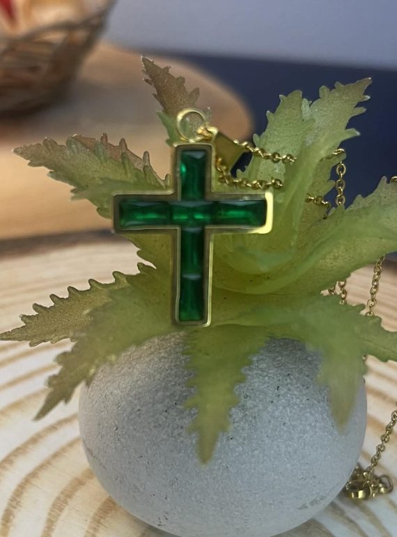 ✨ UShine.gr: Ατσάλινο κολιέ με πράσινο κρυστάλλινο σταυρό No 1305