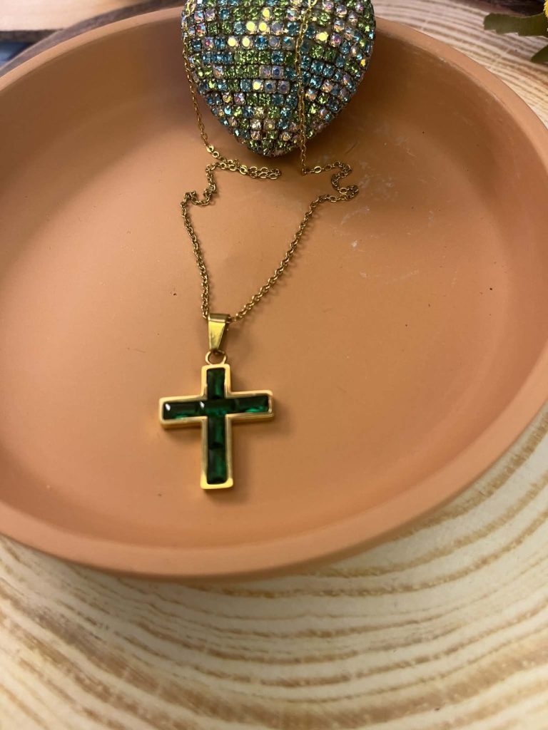 ✨ UShine.gr: Ατσάλινο κολιέ με πράσινο κρυστάλλινο σταυρό No 1305