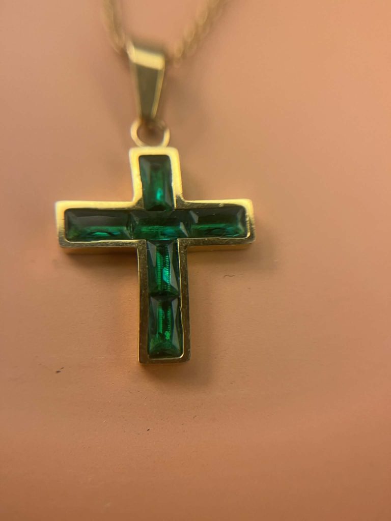 ✨ UShine.gr: Ατσάλινο κολιέ με πράσινο κρυστάλλινο σταυρό No 1305