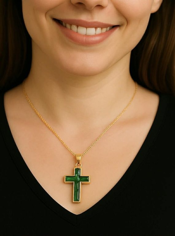 ✨ UShine.gr: Ατσάλινο κολιέ με πράσινο κρυστάλλινο σταυρό No 1305