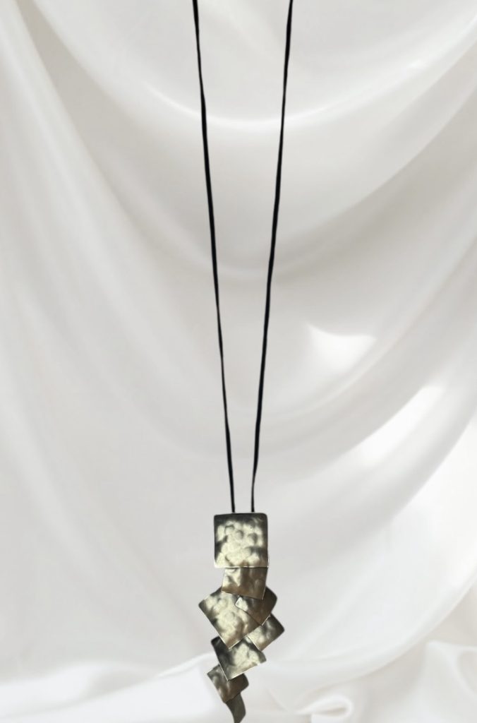 ✨ UShine.gr: Χειροποίητο statement κολιέ με γεωμετρικά μεταλλικά στοιχεία No 1309