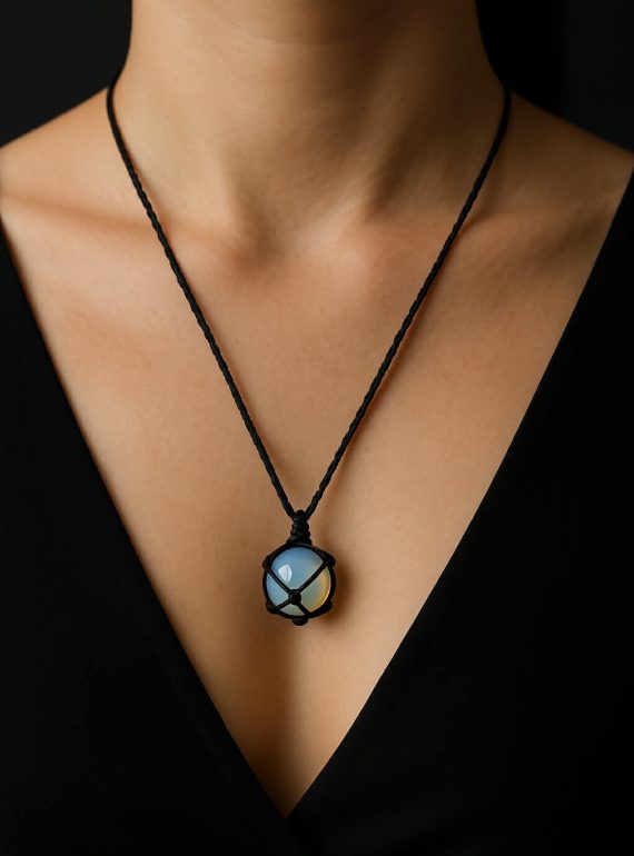 ✨ UShine.gr: Μακραμέ κολιέ με λευκή οπαλίνα πέτρα No 1310