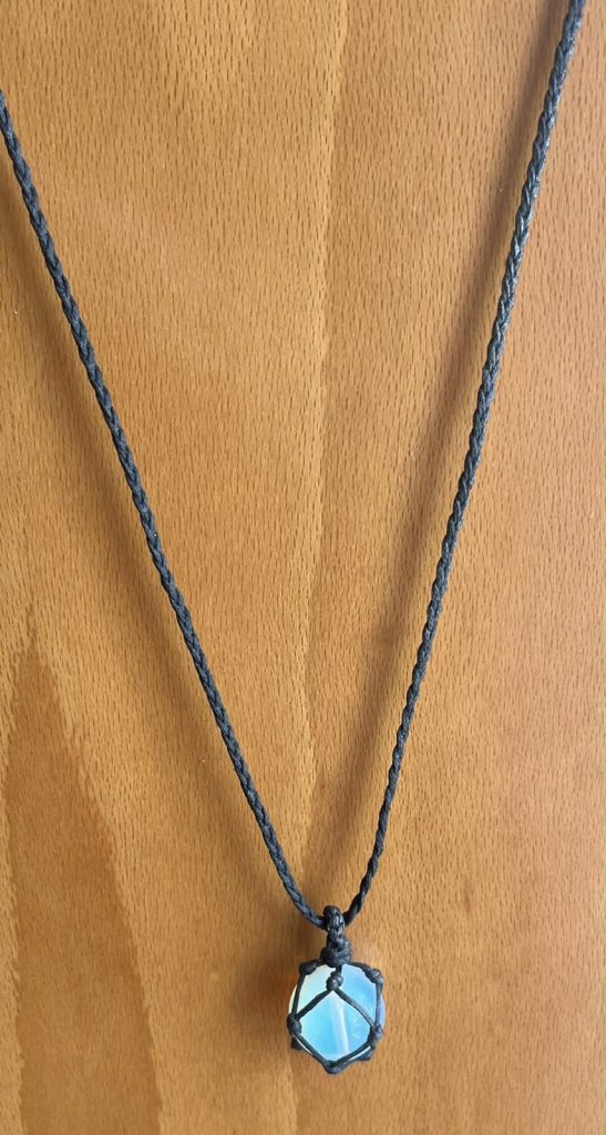 ✨ UShine.gr: Μακραμέ κολιέ με γαλάζια οπαλίνα πέτρα No 1310