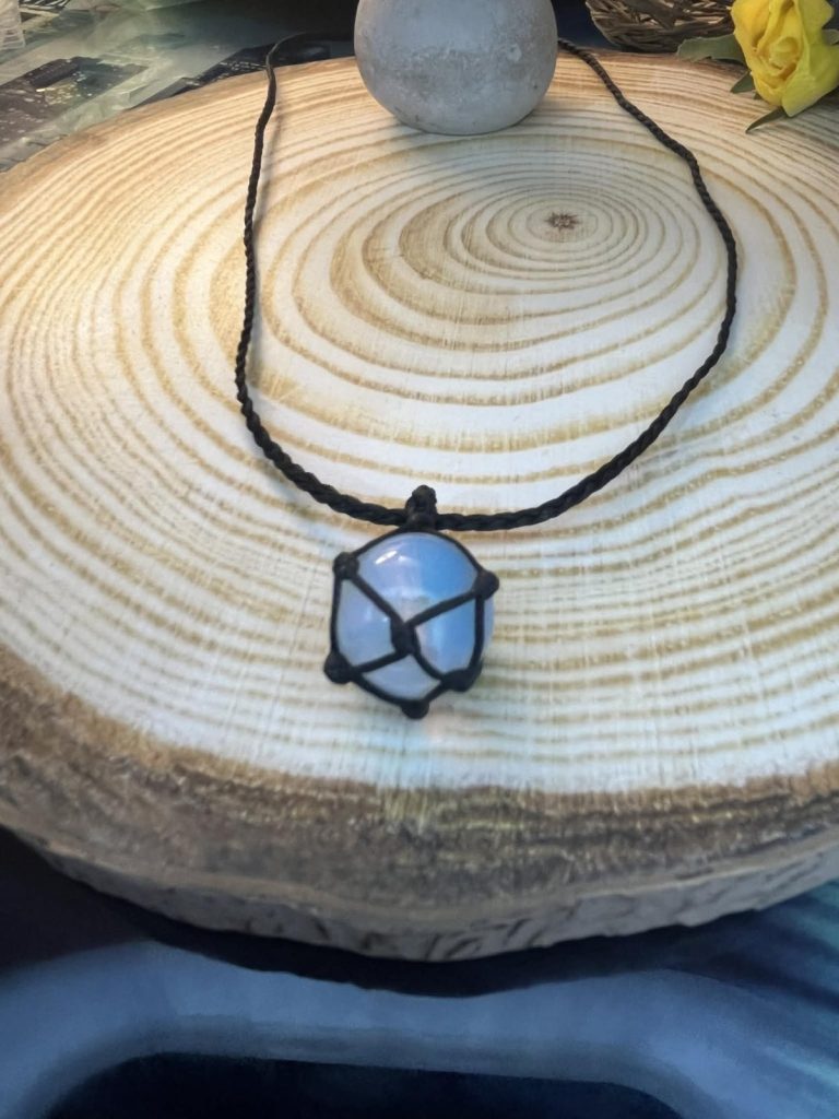 ✨ UShine.gr: Μακραμέ κολιέ με γαλάζια οπαλίνα πέτρα No 1310