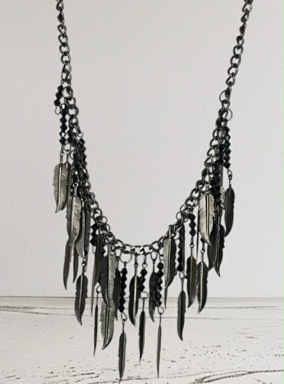 ✨ UShine.gr: Κολιέ Boho με φτερά & μαύρες χάντρες No 1312