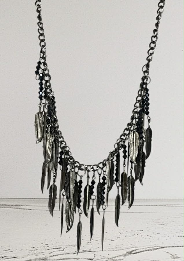 ✨ UShine.gr: Κολιέ Boho με φτερά & μαύρες χάντρες No 1312