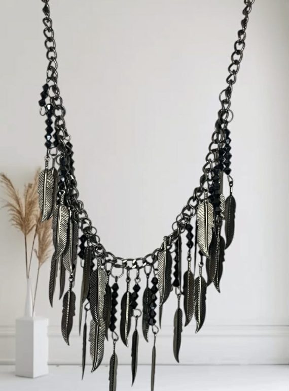 ✨ UShine.gr: Κολιέ Boho με φτερά & μαύρες χάντρες No 1312