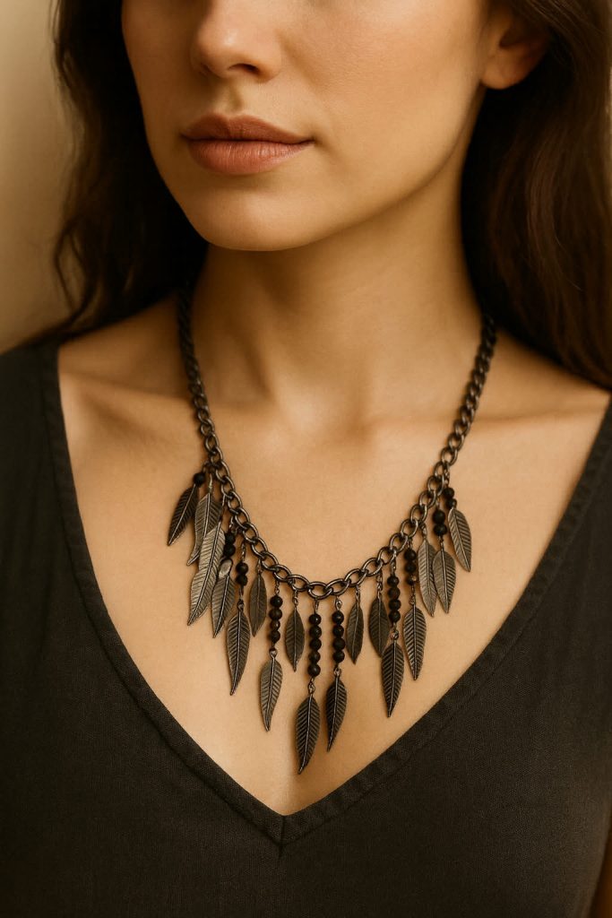 ✨ UShine.gr: Κολιέ Boho με φτερά & μαύρες χάντρες No 1312