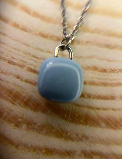 ✨ UShine.gr: Ατσάλινο κολιέ με minimal γαλάζια πέτρα No 1313