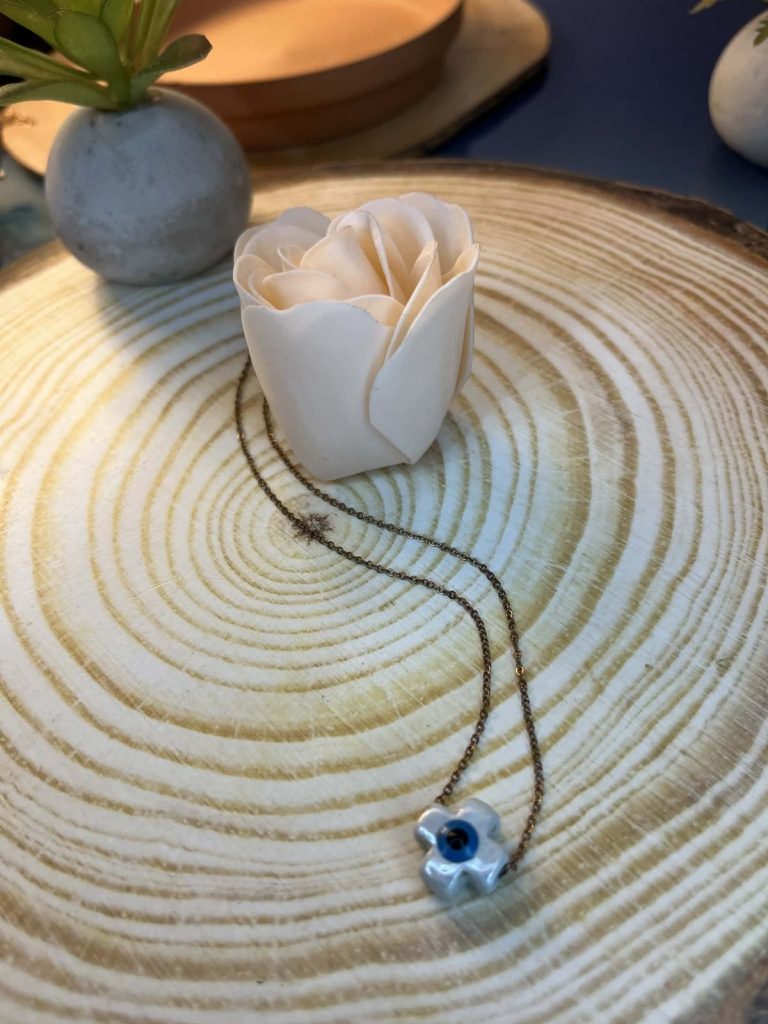 ✨ UShine.gr: Κολιέ τετράφυλλο ματάκι με λευκό κεραμικό στοιχείο No 1315