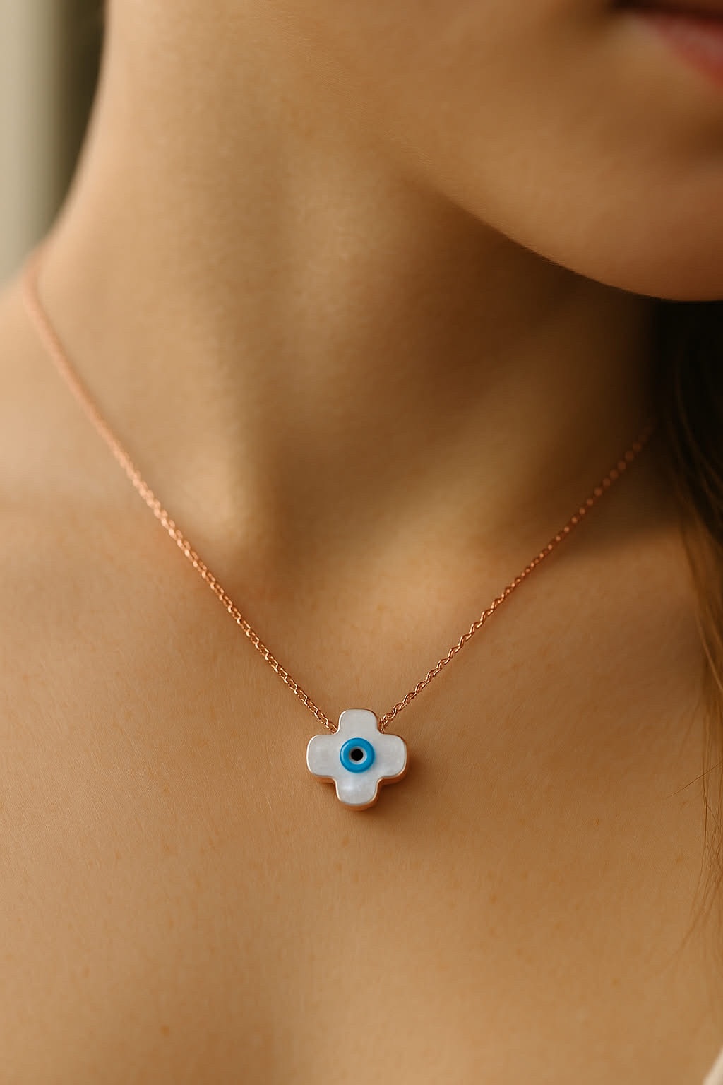 ✨ UShine.gr: Κολιέ τετράφυλλο ματάκι με λευκό κεραμικό στοιχείο No 1315