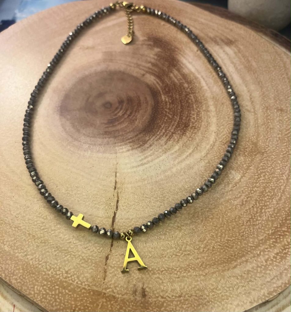 ✨ UShine.gr: Κολιέ αιματίτης με σταυρό & γράμμα Α σε χρυσό τόνο No 1320