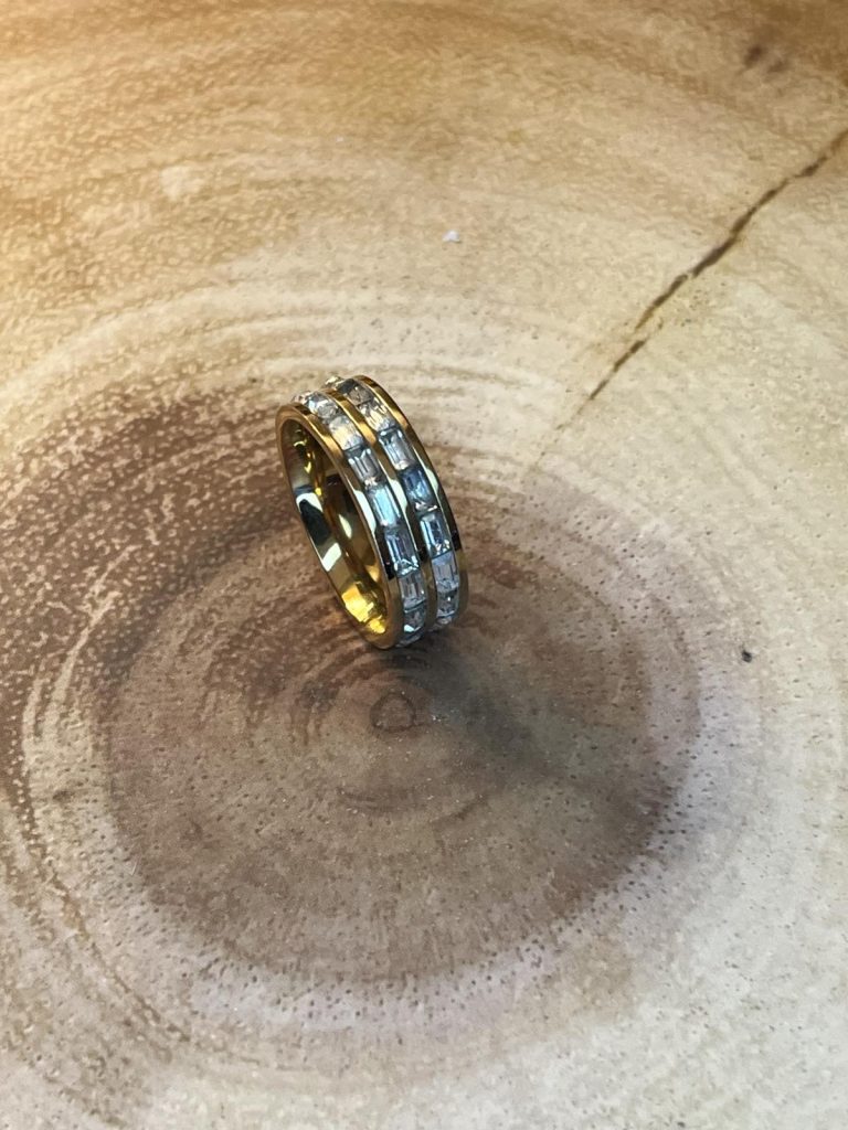 ✨ UShine.gr: Ατσάλινο δαχτυλίδι διπλής σειράς με baguette κρυστάλλους (χρυσό) No 1326