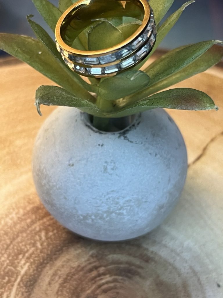 ✨ UShine.gr: Ατσάλινο δαχτυλίδι διπλής σειράς με baguette κρυστάλλους (χρυσό) No 1326