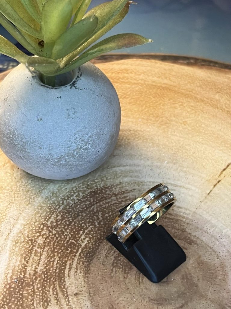 ✨ UShine.gr: Ατσάλινο δαχτυλίδι διπλής σειράς με baguette κρυστάλλους (χρυσό) No 1326