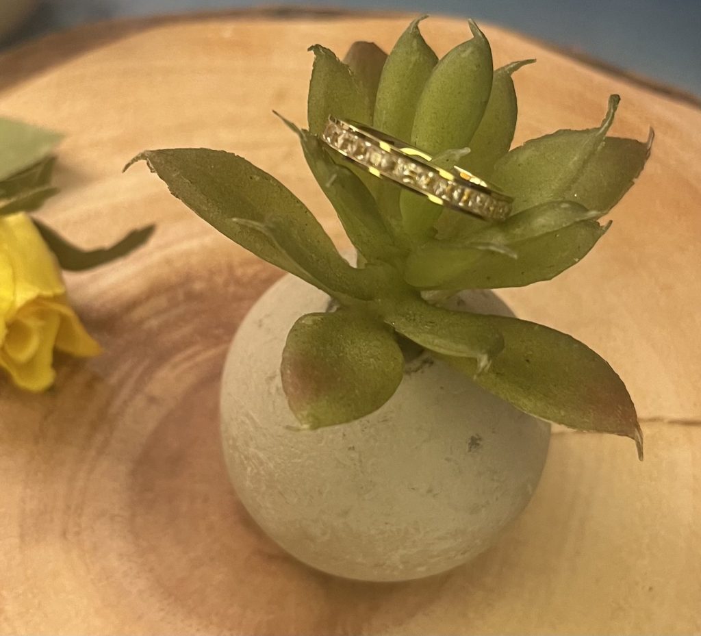 ✨ UShine.gr: Ατσάλινο Δαχτυλίδι Eternity με Baguette Κρυστάλλους (Χρυσό) No 1330