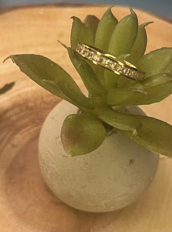 ✨ UShine.gr: Ατσάλινο Δαχτυλίδι Eternity με Baguette Κρυστάλλους (Χρυσό) No 1330