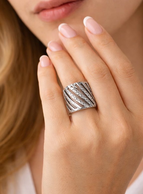 ✨ UShine.gr: Ατσάλινο statement δαχτυλίδι wide band με ανάγλυφες ρίγες (ασημί) No 1331