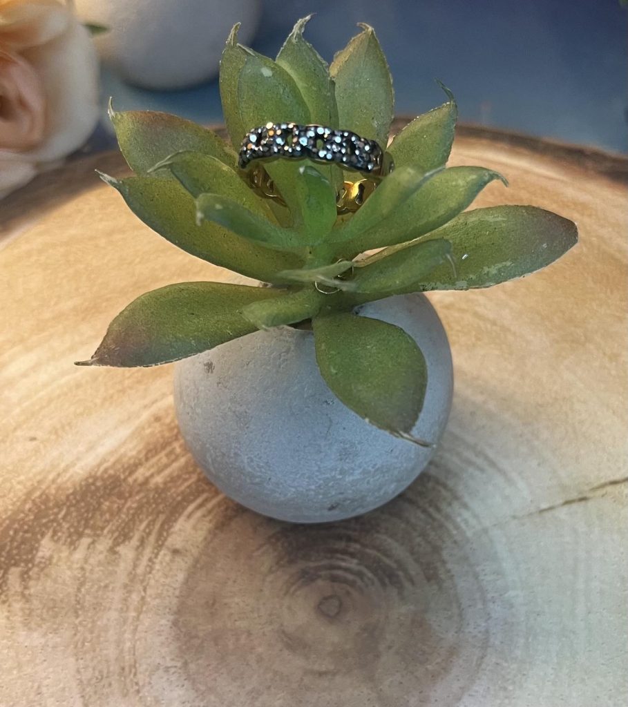 ✨ UShine.gr: Ατσάλινο statement δαχτυλίδι με μαύρες πέτρες ζιργκόν (ροζ-χρυσό) No 1332