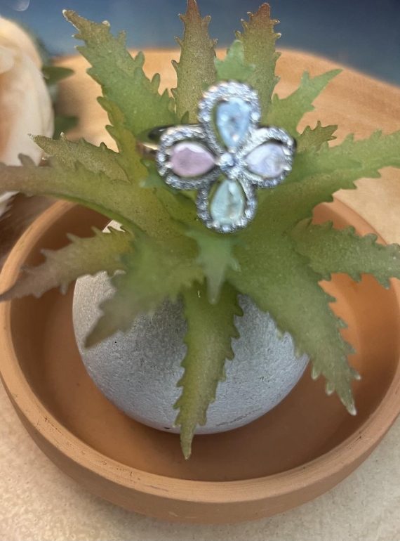 ✨ UShine.gr: Ατσάλινο statement δαχτυλίδι με γαλάζιο-ροζ-πράσινο-λευκό σμάλτο (ασημί) No 1334