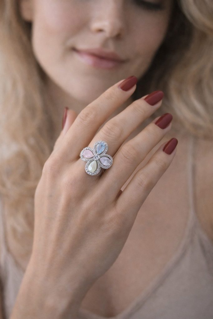 ✨ UShine.gr: Ατσάλινο statement δαχτυλίδι με γαλάζιο-ροζ-πράσινο-λευκό σμάλτο (ασημί) No 1334