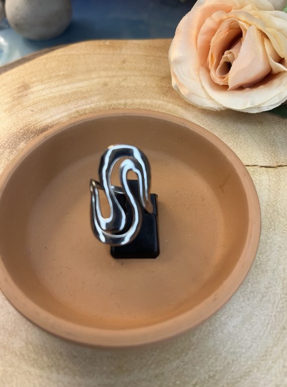 ✨ UShine.gr: Ατσάλινο statement δαχτυλίδι “S” με οργανικές καμπύλες (ασημί) No 1335