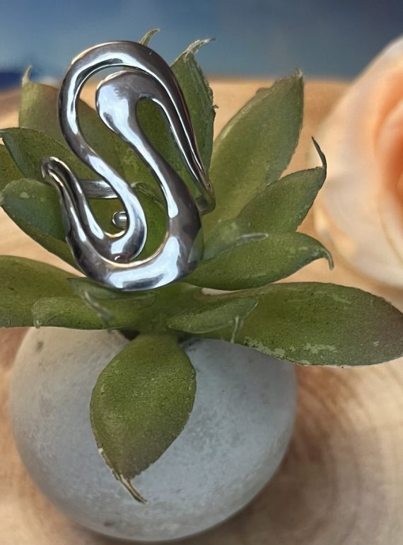 ✨ UShine.gr: Ατσάλινο statement δαχτυλίδι “S” με οργανικές καμπύλες (ασημί) No 1335