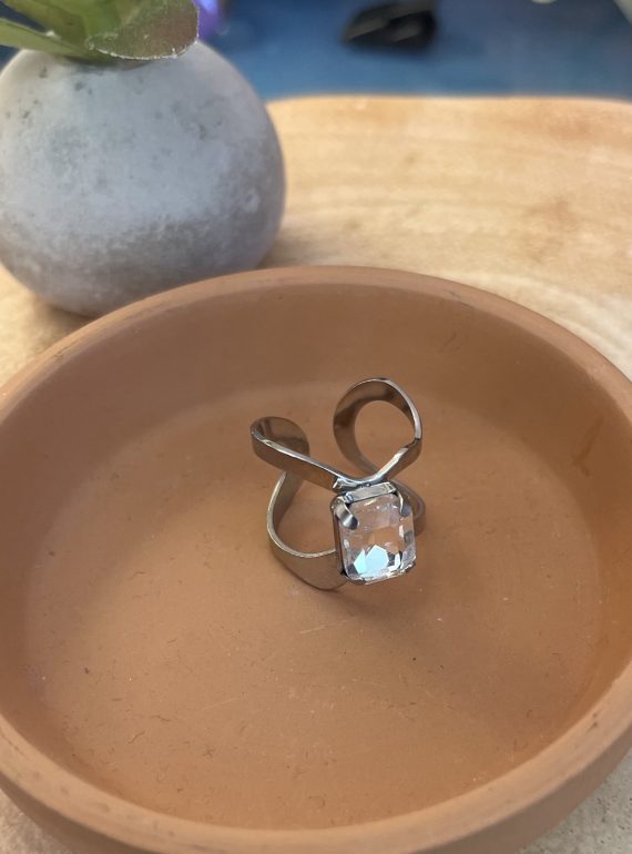 ✨ UShine.gr: Χειροποίητο statement δαχτυλίδι με emerald-cut κρύσταλλο (ασημί) No 7039