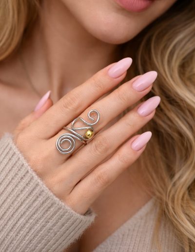 ✨ UShine.gr: Ατσάλινο statement δαχτυλίδι abstract spiral με χρυσή λεπτομέρεια (ασημί) No 1337