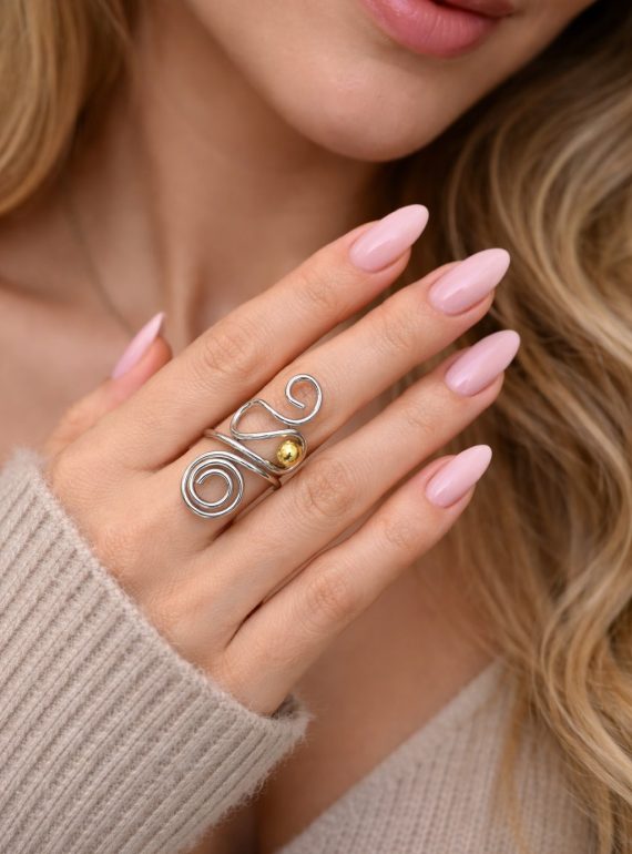 ✨ UShine.gr: Ατσάλινο statement δαχτυλίδι abstract spiral με χρυσή λεπτομέρεια (ασημί) No 1337