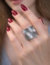 ✨ UShine.gr: Ατσάλινο statement δαχτυλίδι τετράγωνο με ανάγλυφη υφή No 1350
